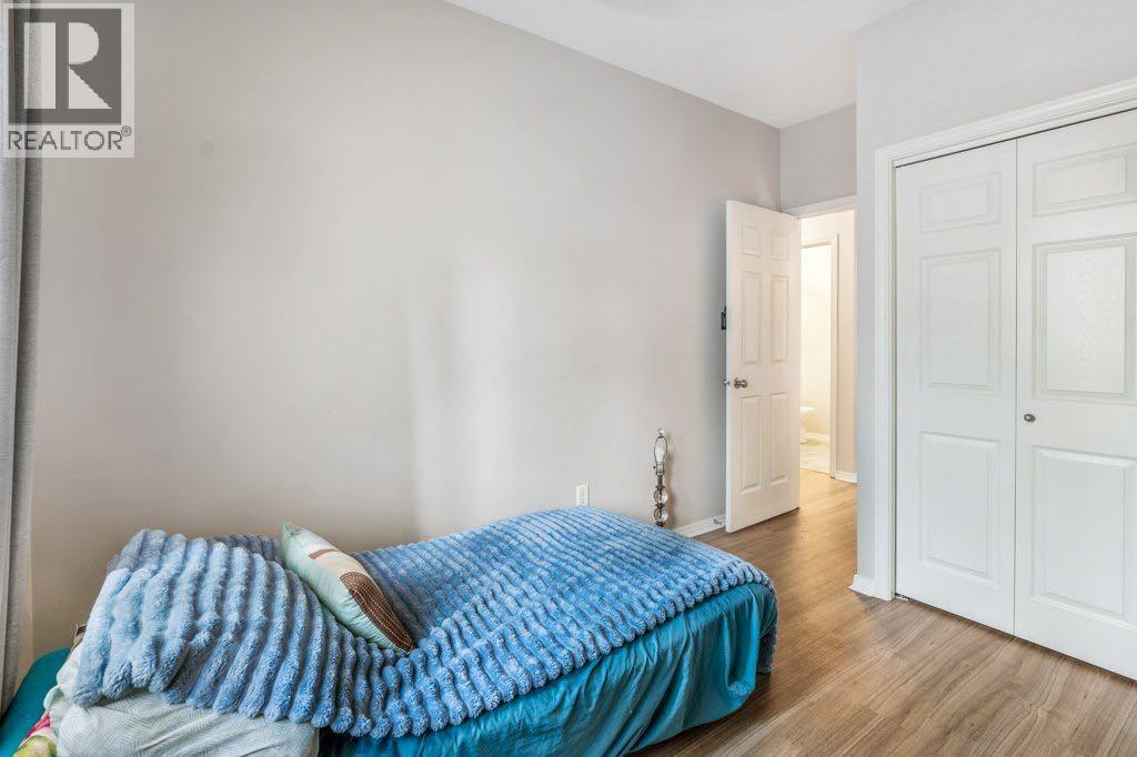 #2 121 Silkstone Road W - 15