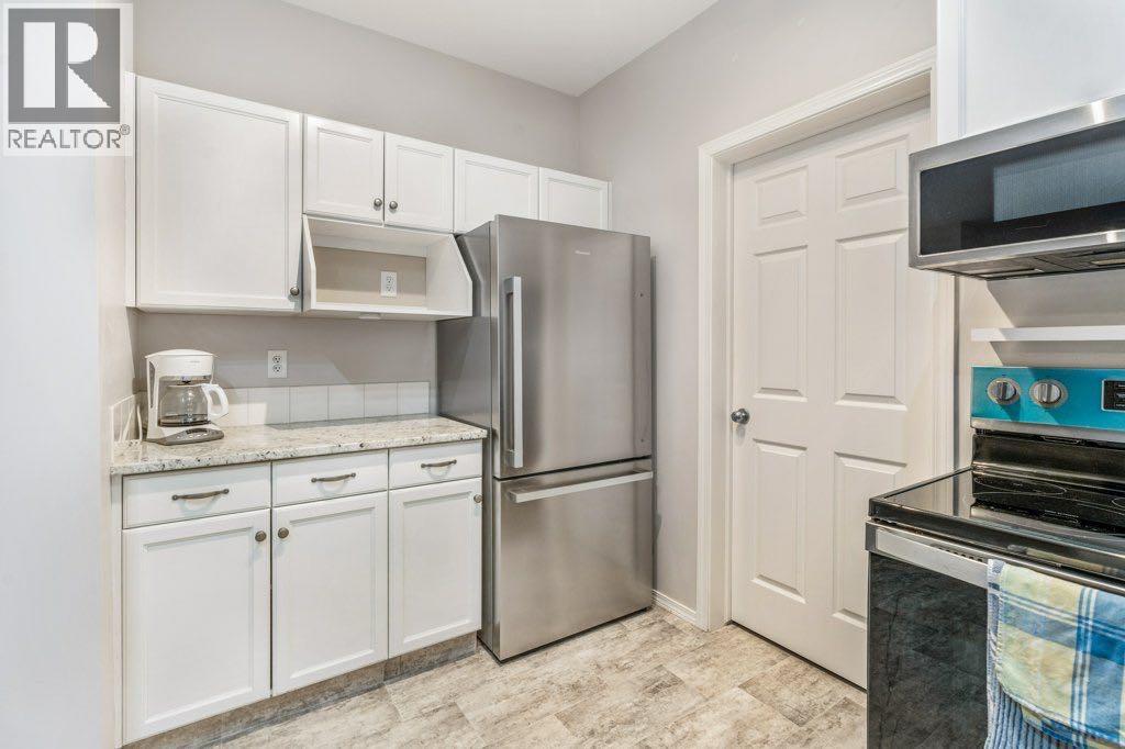 #2 121 Silkstone Road W - 11