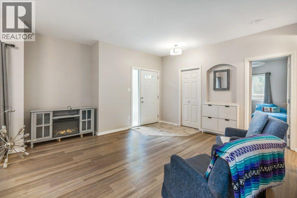 #2 121 Silkstone Road W - 6