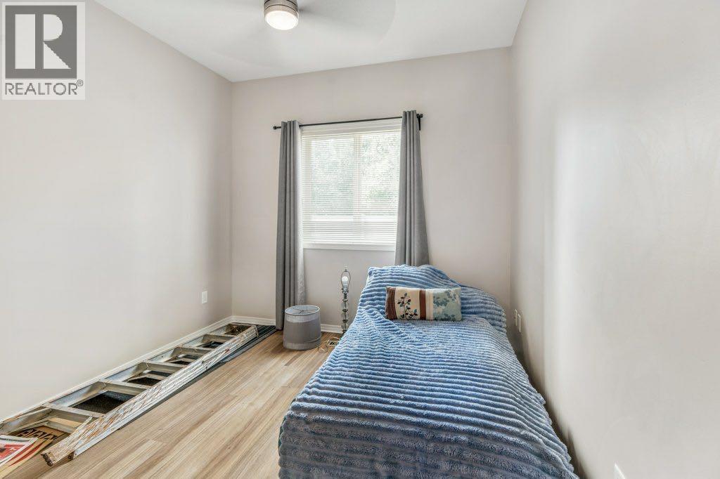 #2 121 Silkstone Road W - 14