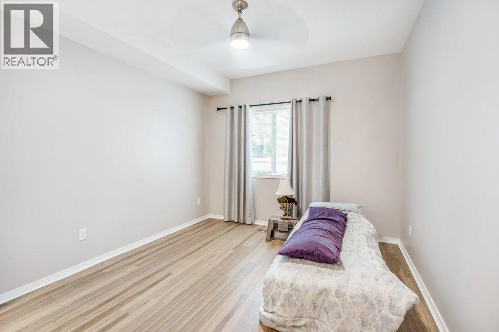 #2 121 Silkstone Road W - 18