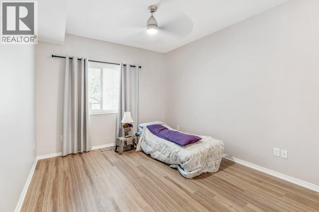 #2 121 Silkstone Road W - 17