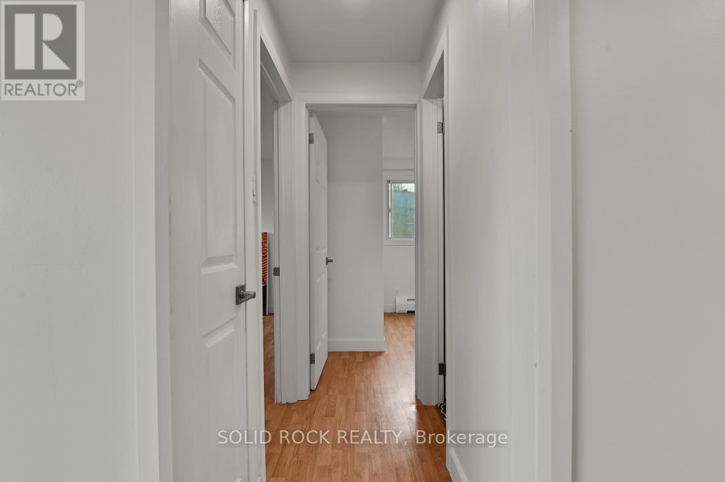 #7 896 ELMSMERE DRIVE - 12