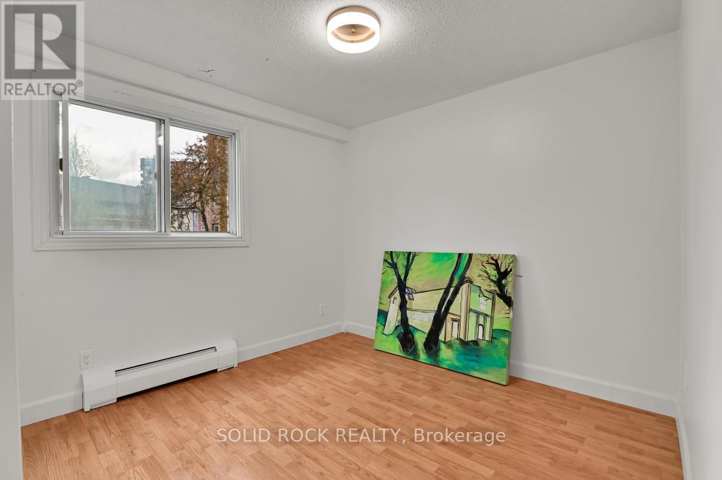 #7 896 ELMSMERE DRIVE - 13