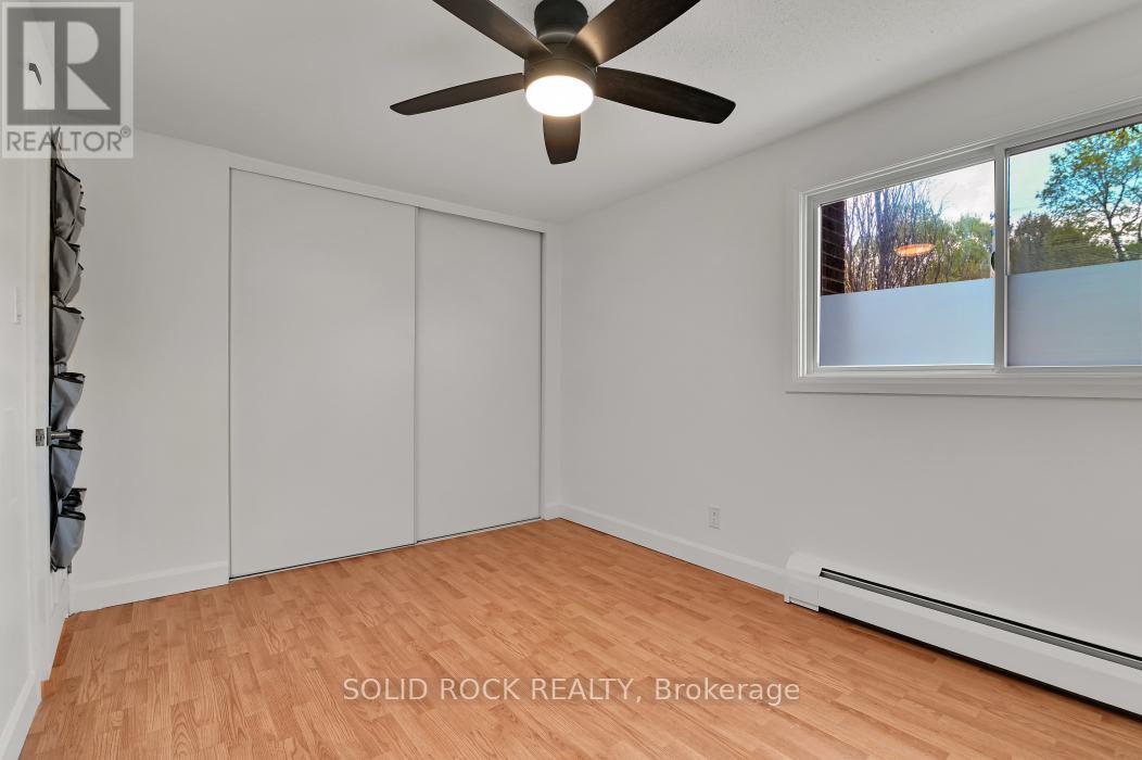 #7 896 ELMSMERE DRIVE - 16