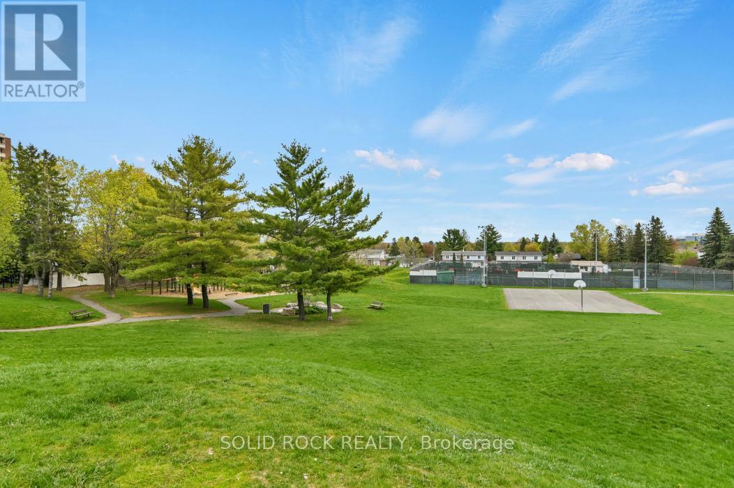 #7 896 ELMSMERE DRIVE - 18