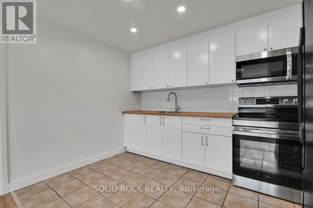 #7 896 ELMSMERE DRIVE - 4