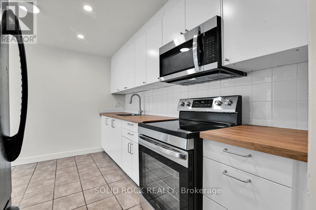 #7 896 ELMSMERE DRIVE - 6