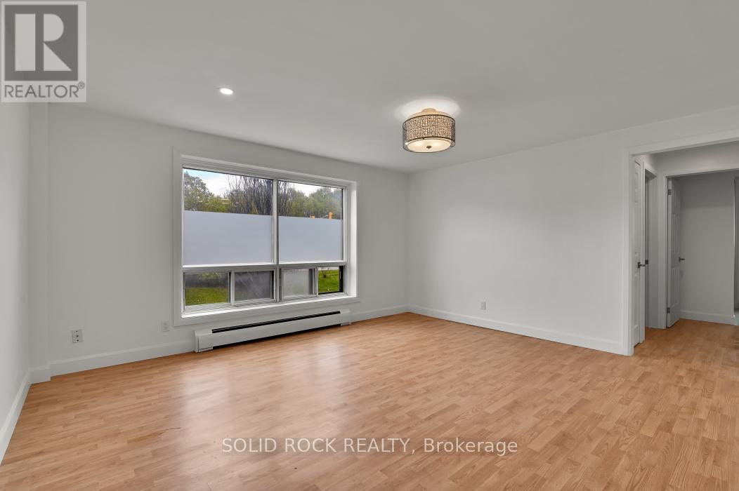 #7 896 ELMSMERE DRIVE - 7