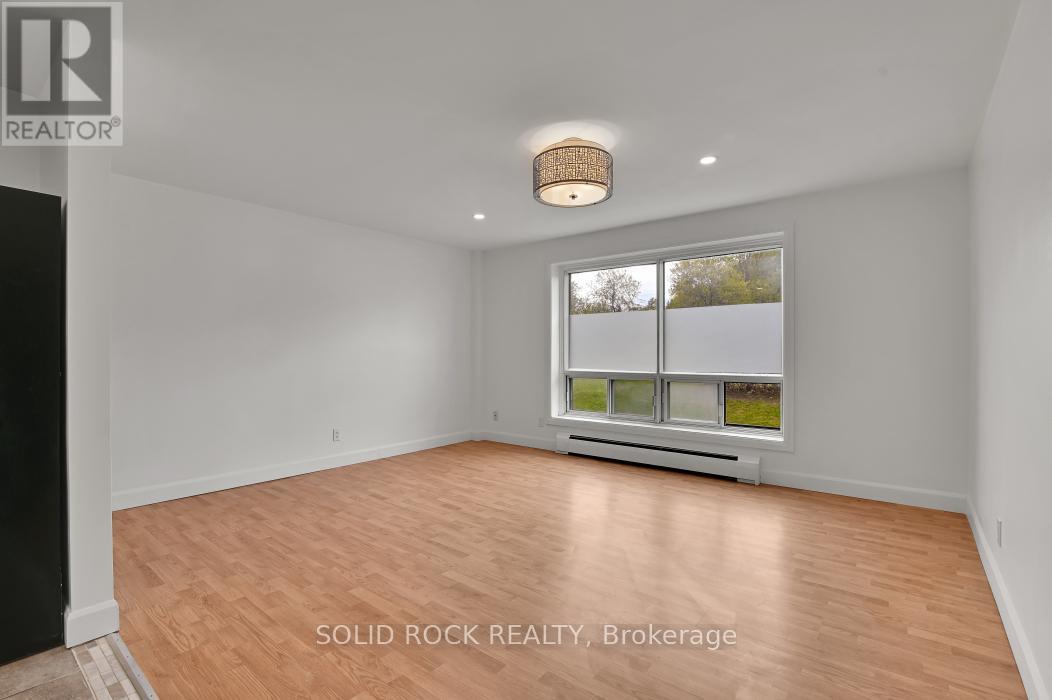 #7 896 ELMSMERE DRIVE - 8