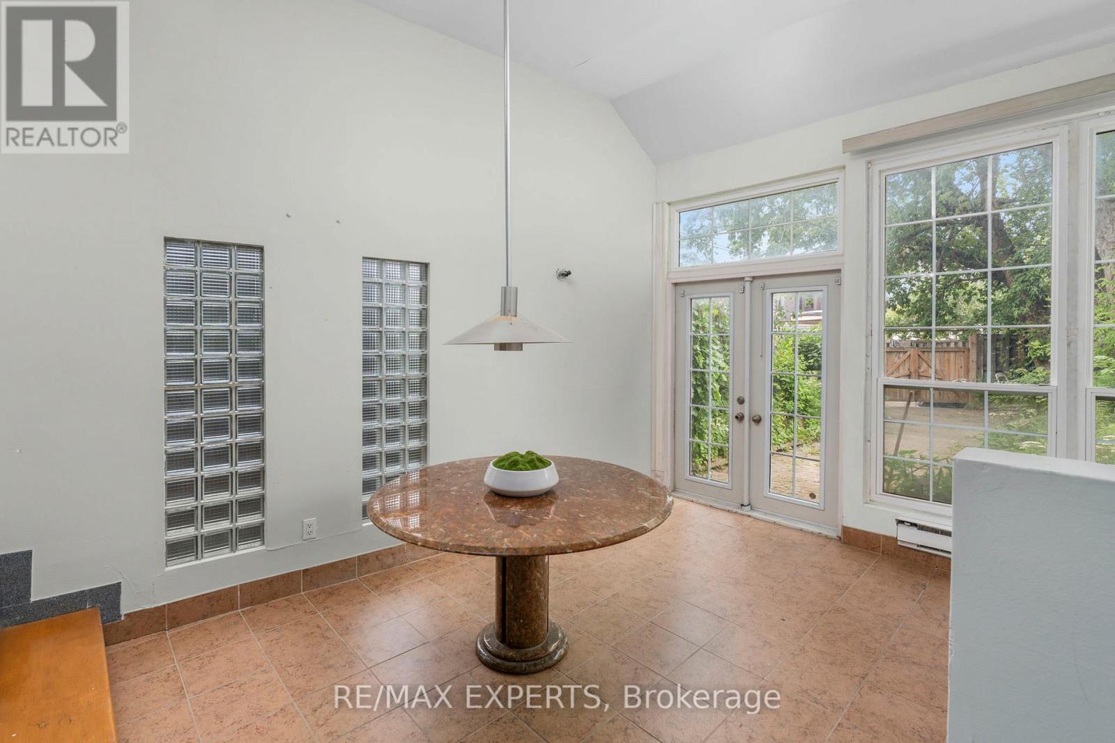 382 BATHURST STREET - 14