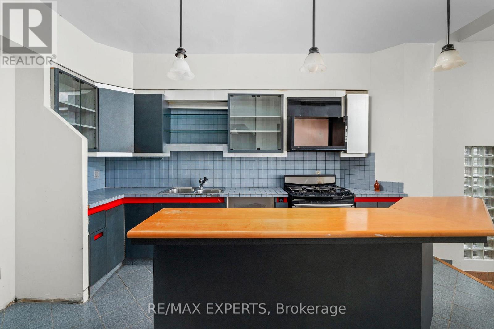 382 BATHURST STREET - 12