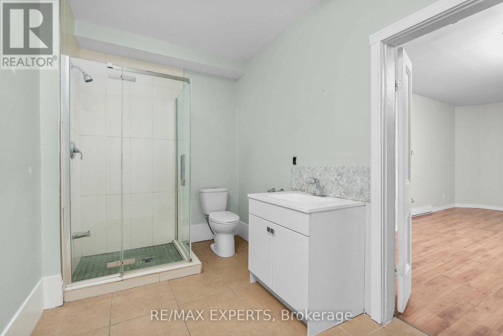 382 BATHURST STREET - 17