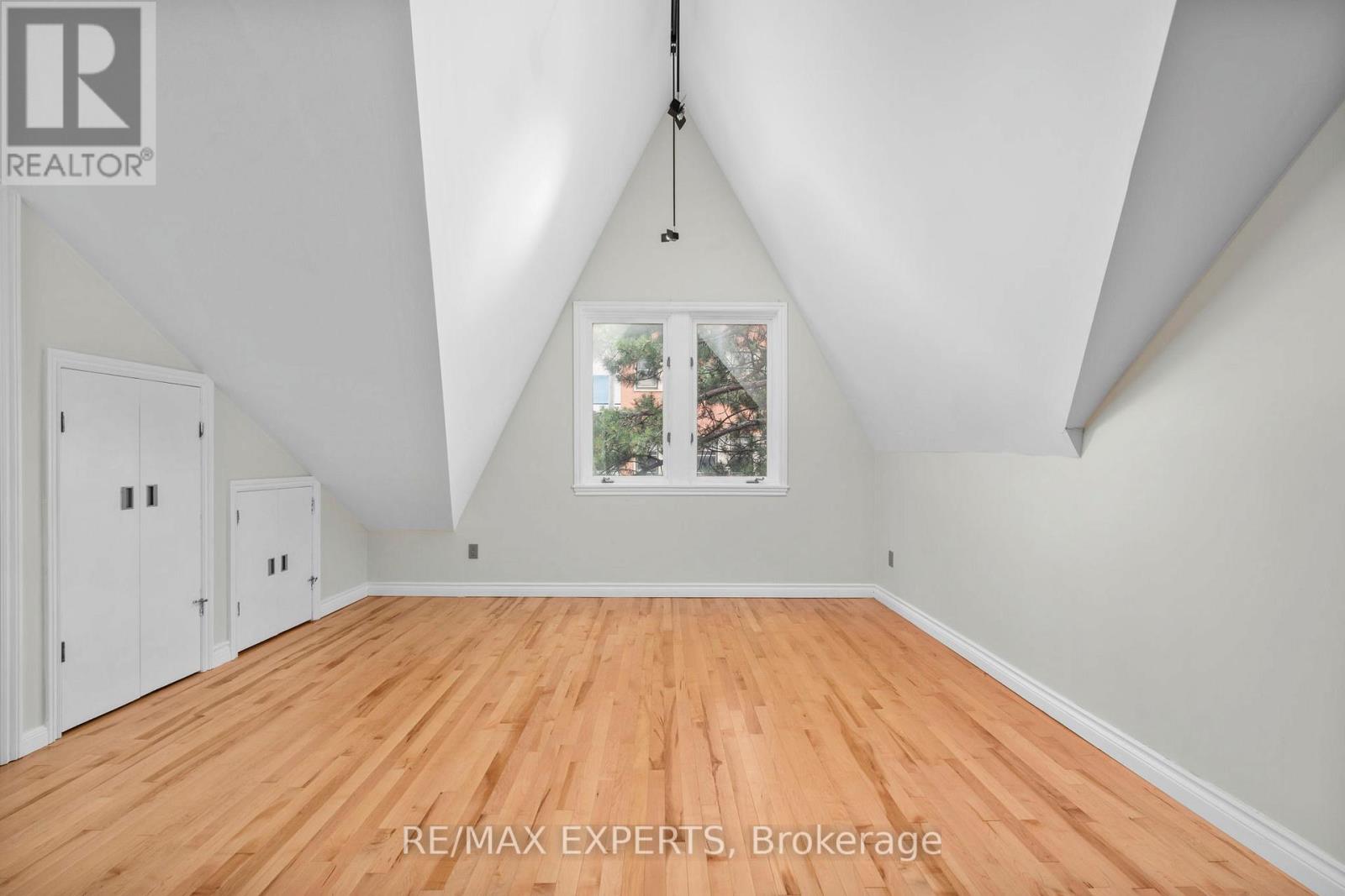 382 BATHURST STREET - 25