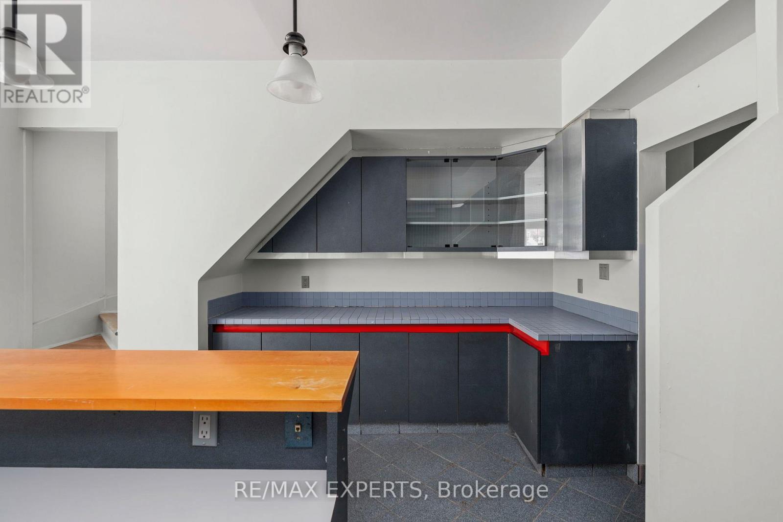 382 BATHURST STREET - 13