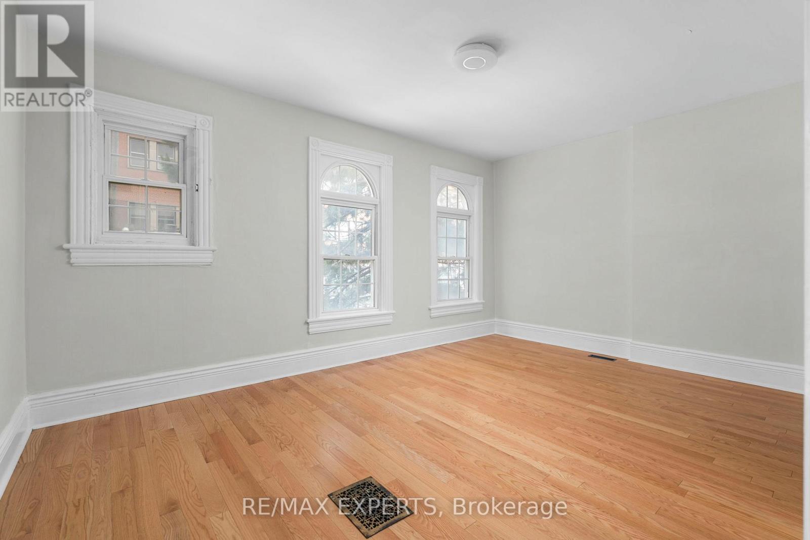 382 BATHURST STREET - 23