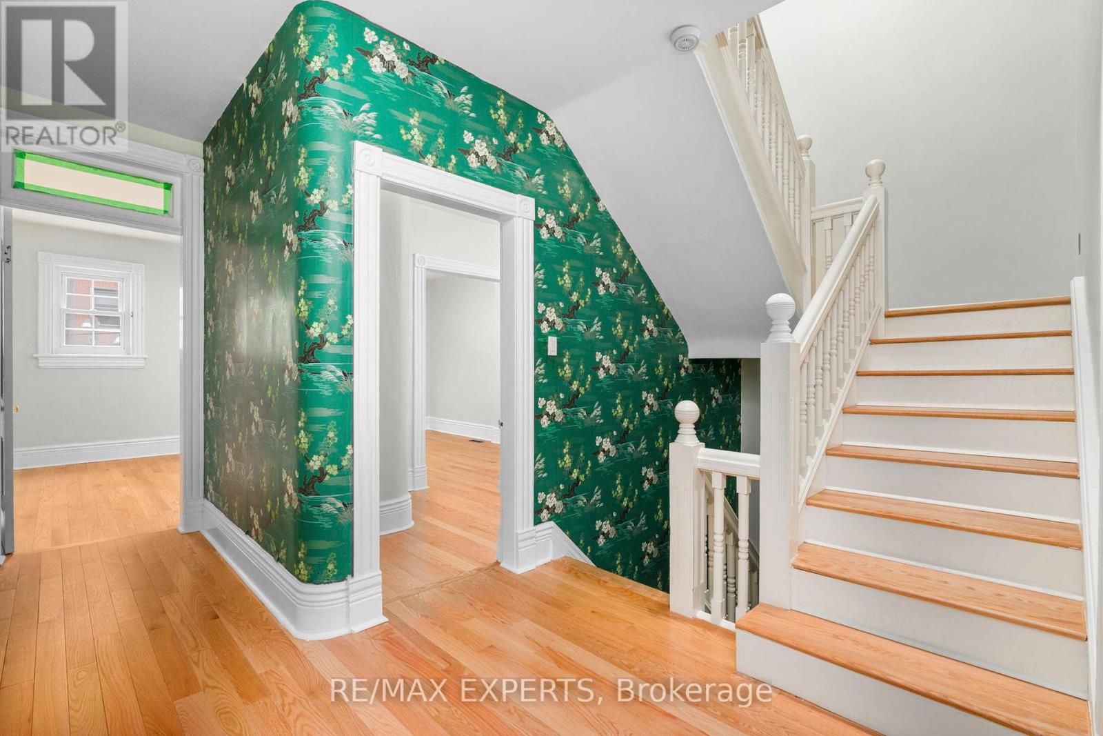 382 BATHURST STREET - 16