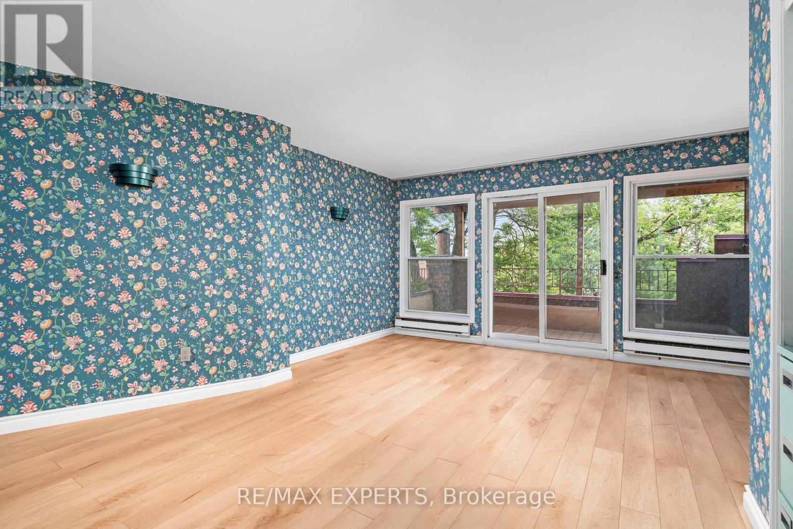 382 BATHURST STREET - 27