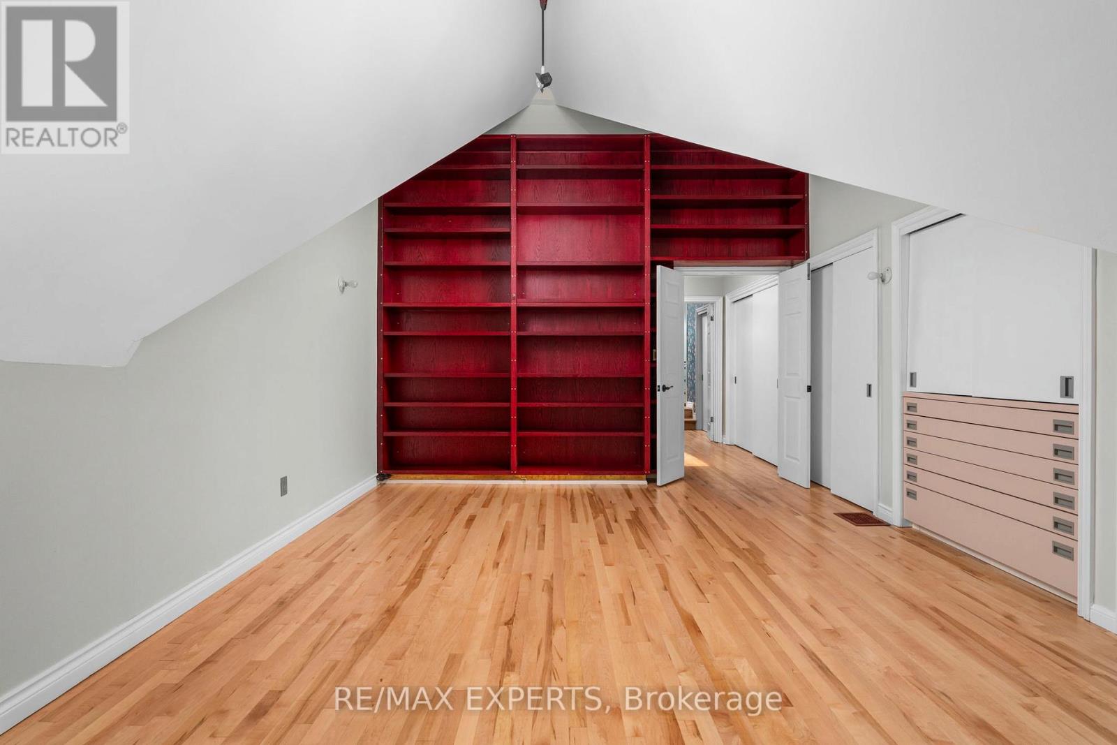 382 BATHURST STREET - 26