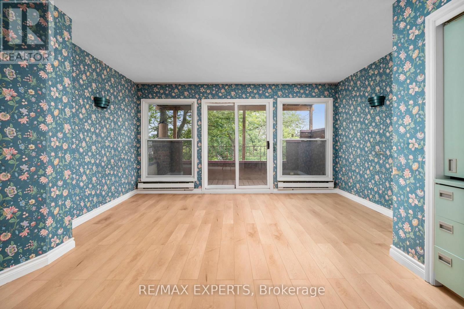 382 BATHURST STREET - 28