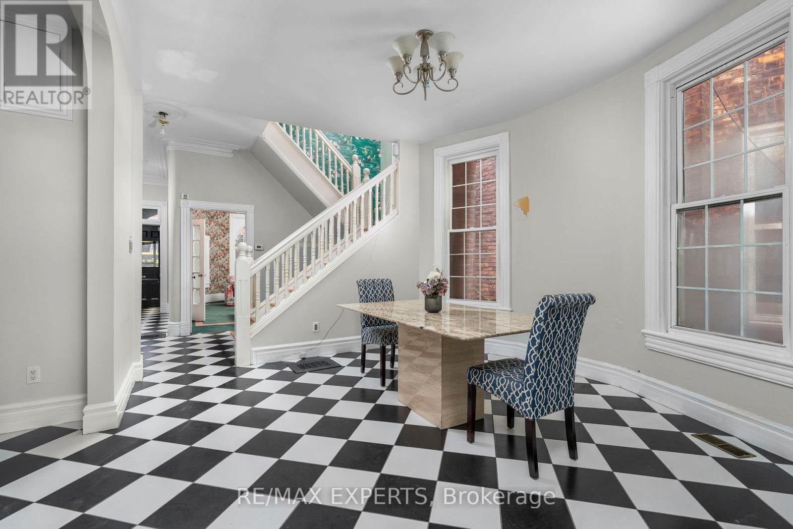 382 BATHURST STREET - 8