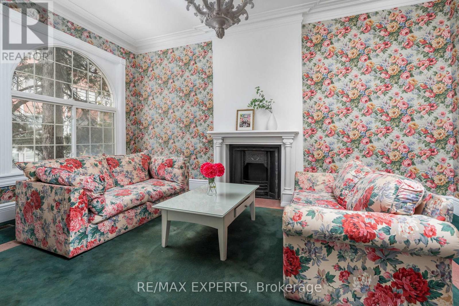 382 BATHURST STREET - 5