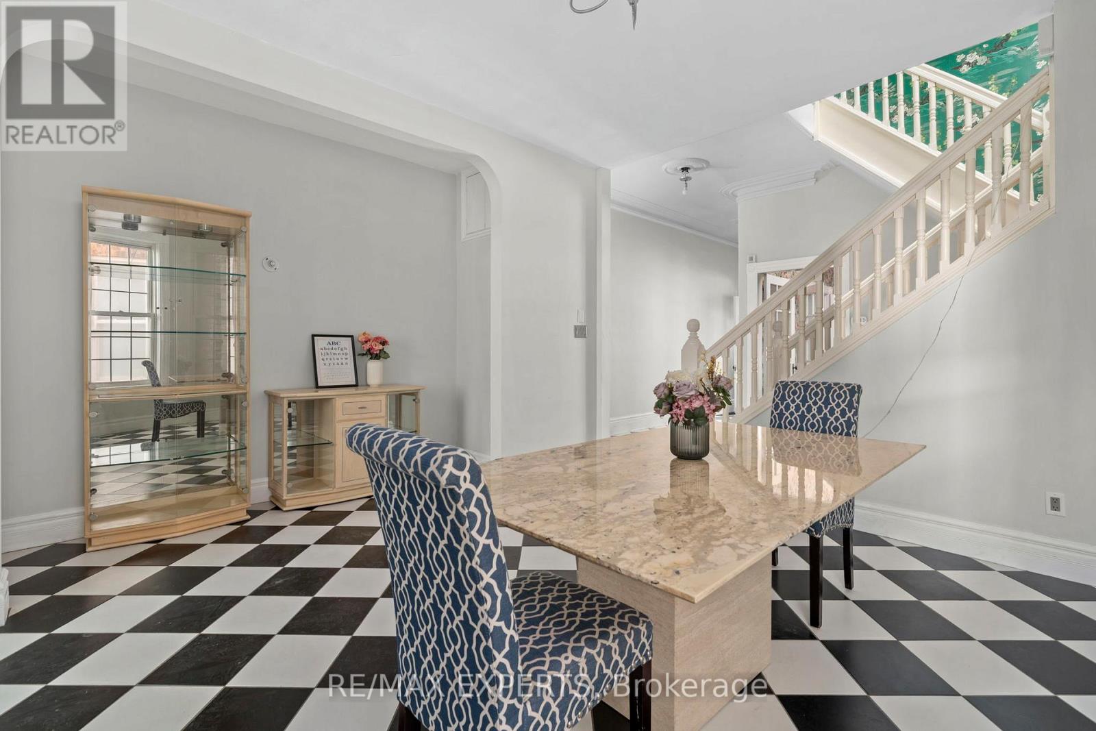 382 BATHURST STREET - 9