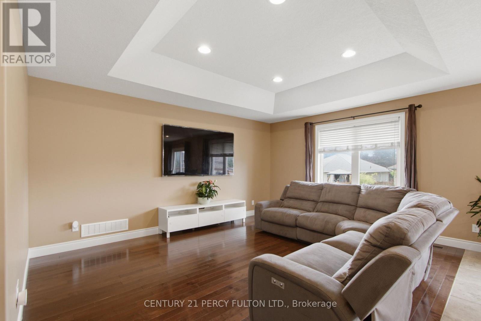 28 FREEDOM CRESCENT - 13