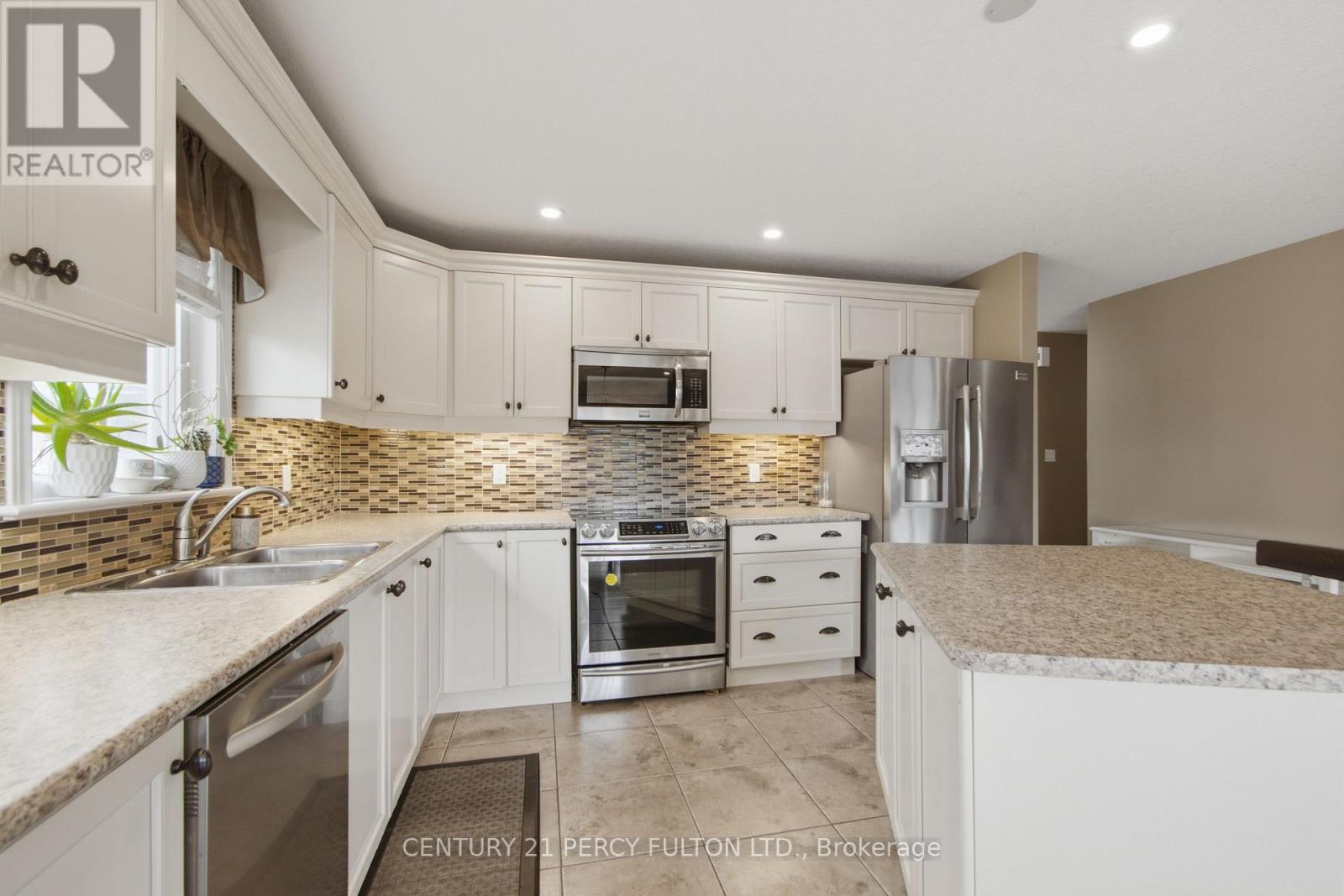 28 FREEDOM CRESCENT - 11
