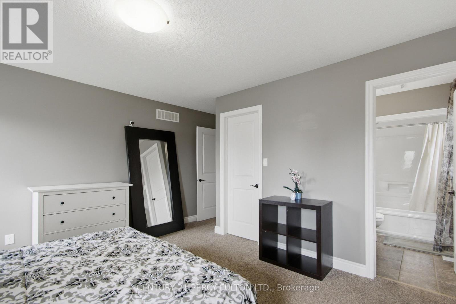 28 FREEDOM CRESCENT - 18
