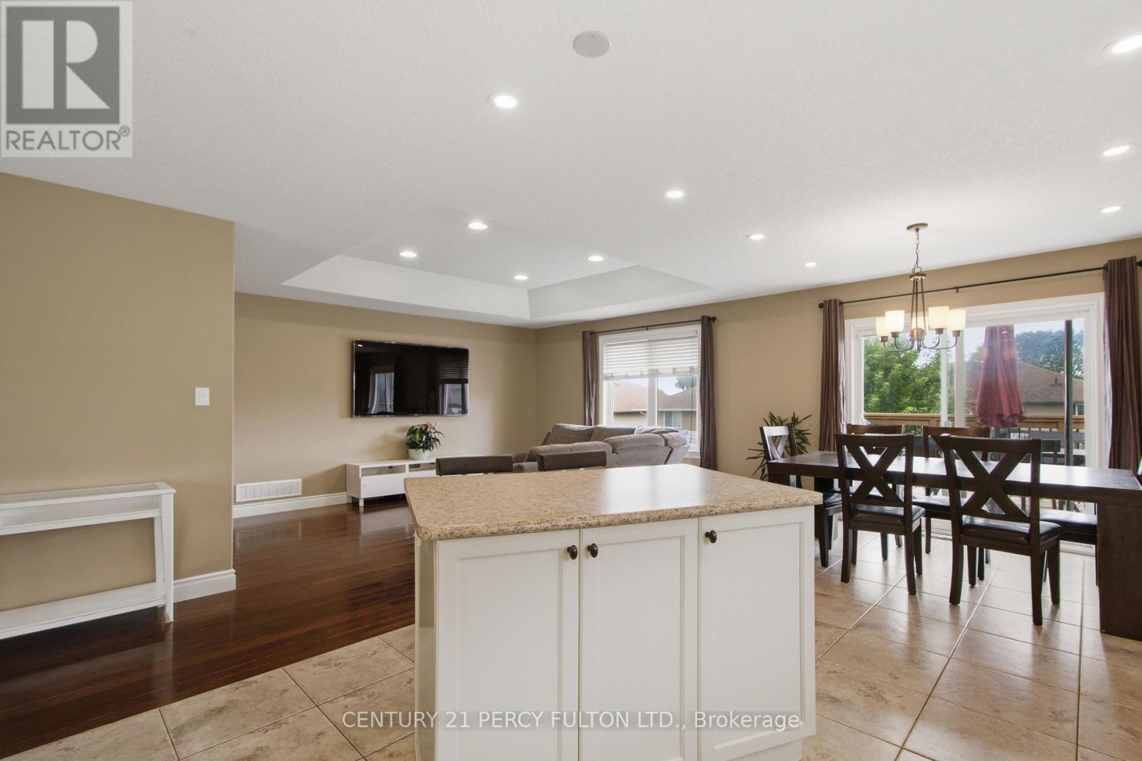 28 FREEDOM CRESCENT - 10