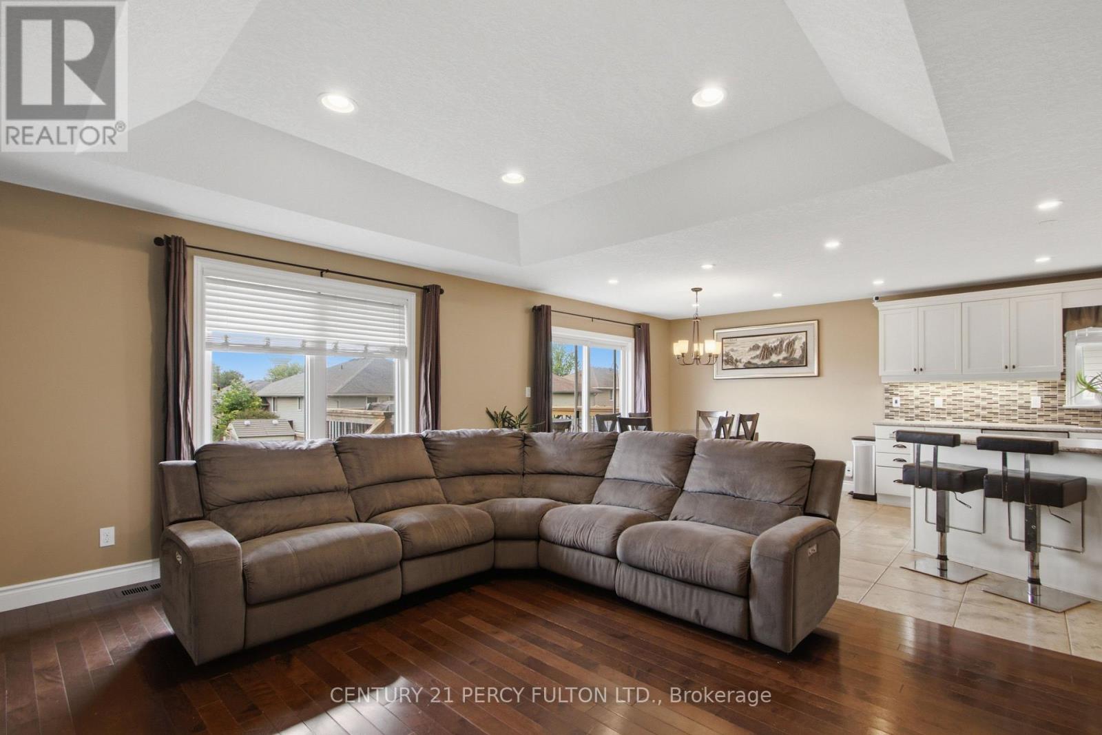 28 FREEDOM CRESCENT - 14