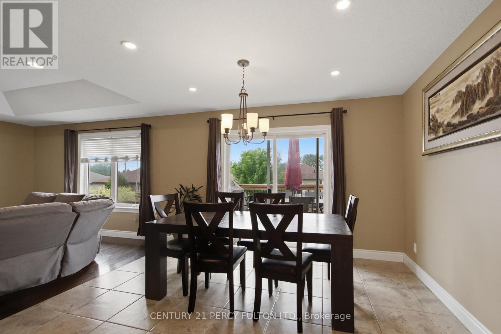 28 FREEDOM CRESCENT - 16