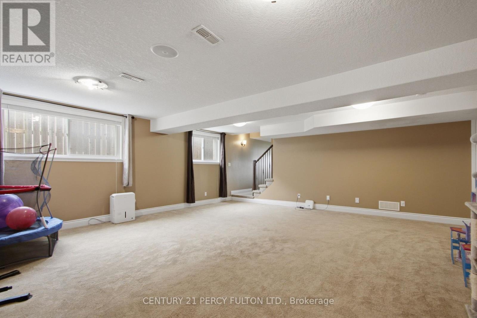 28 FREEDOM CRESCENT - 27