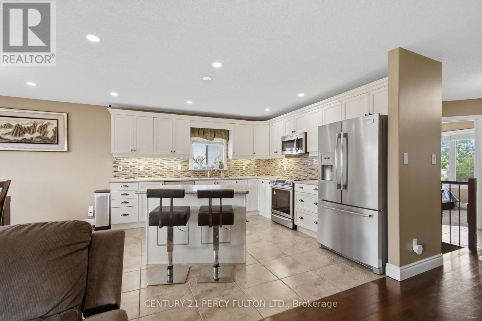 28 FREEDOM CRESCENT - 8