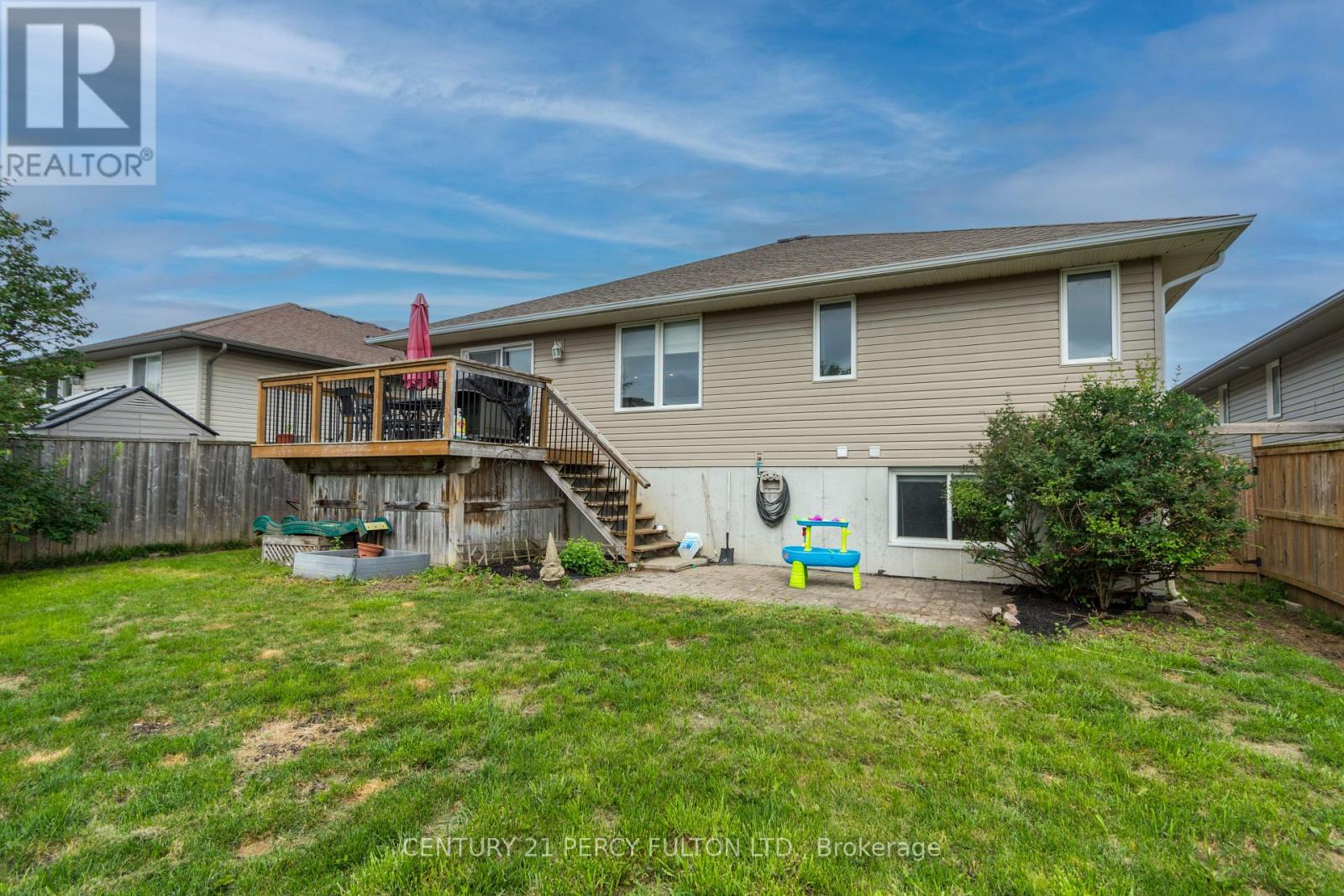 28 FREEDOM CRESCENT - 32