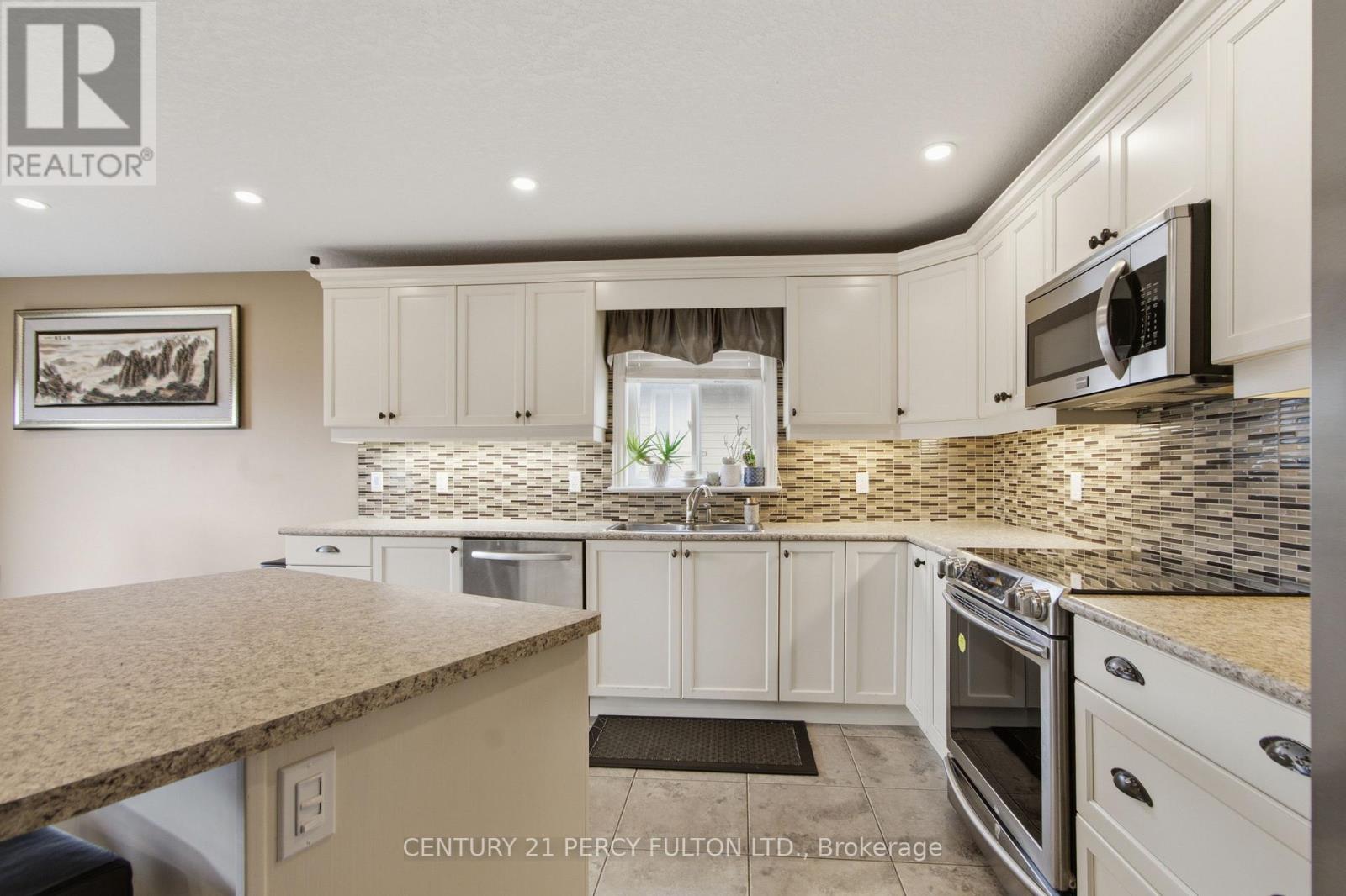 28 FREEDOM CRESCENT - 9
