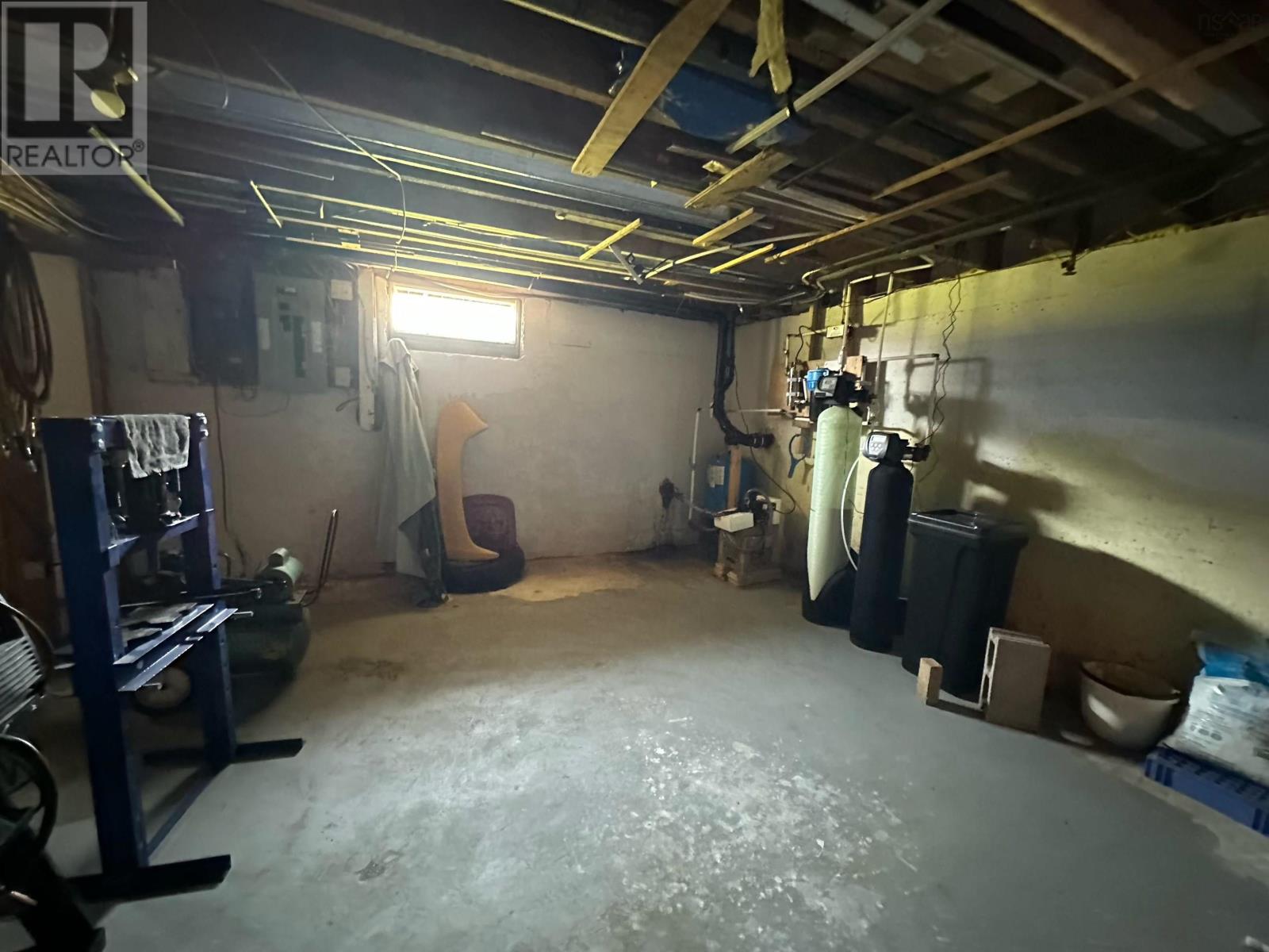 2515 Highway 2 - 11