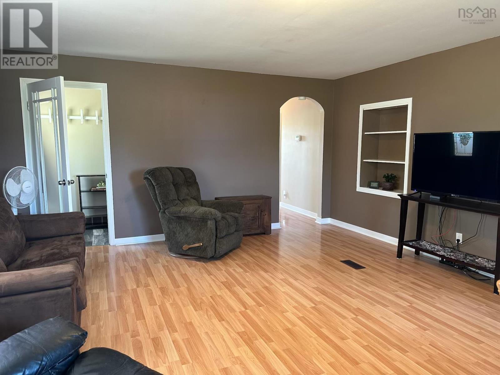 2515 Highway 2 - 5