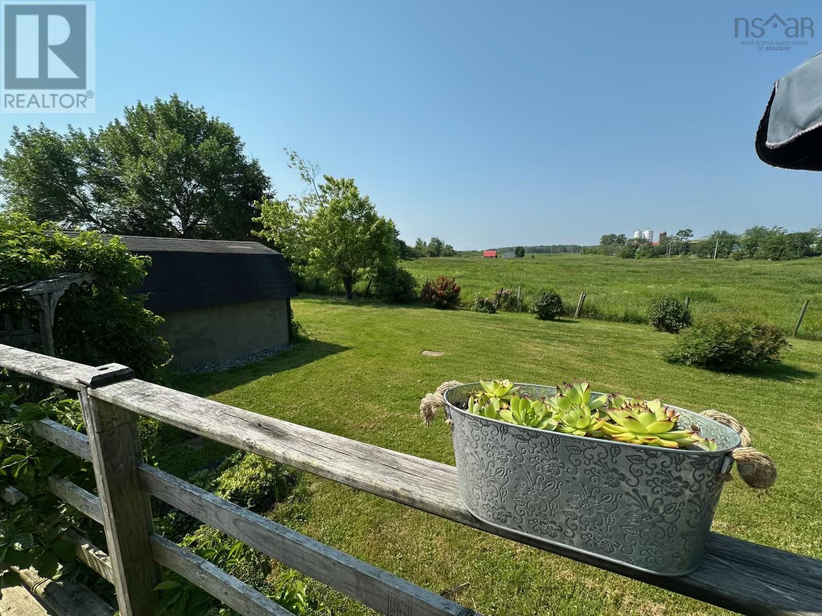 2515 Highway 2 - 23