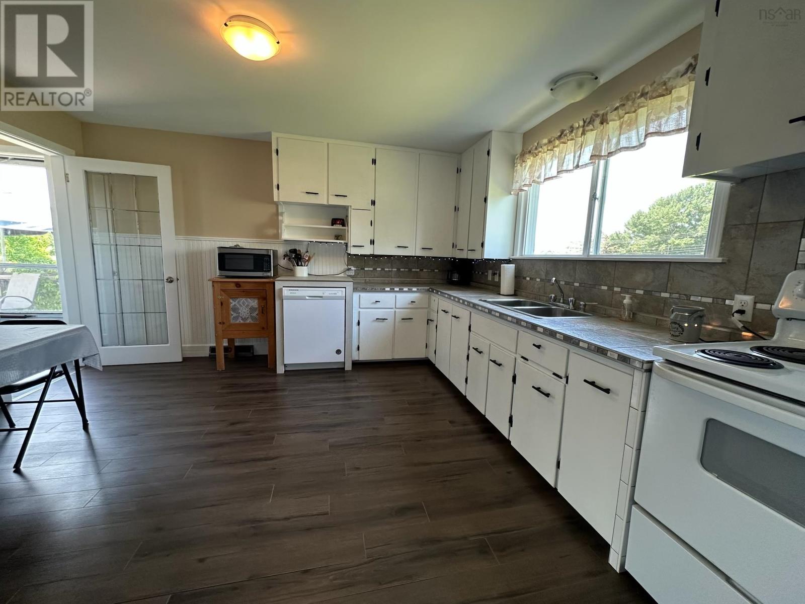 2515 Highway 2 - 3
