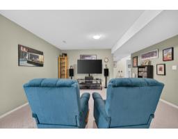 Enclosed porch - 10097 Beaver Crescent, Little Mountain, Chilliwack, BC V2P7X4 Photo 14
