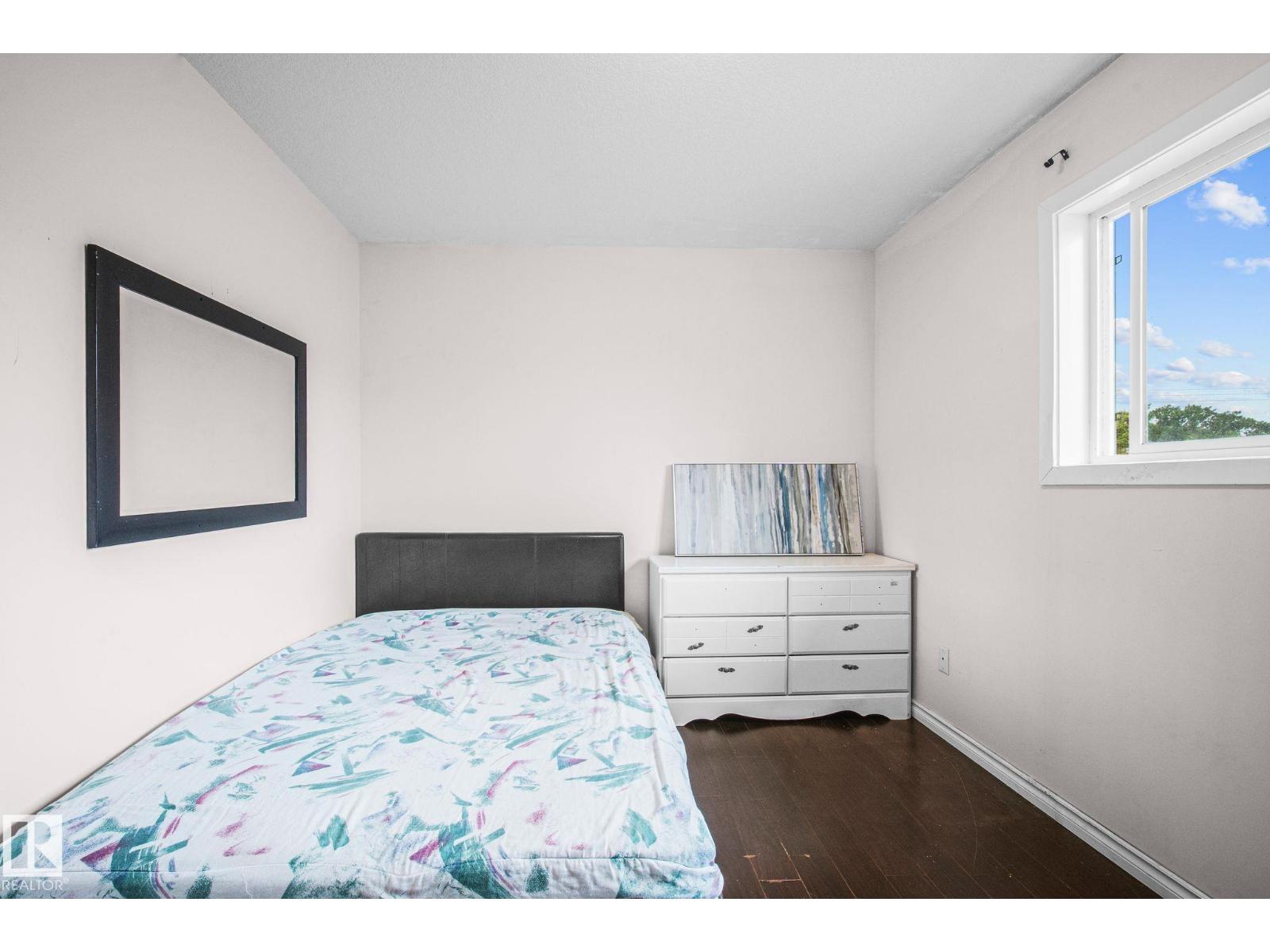 4806 117 AVE NW - 44