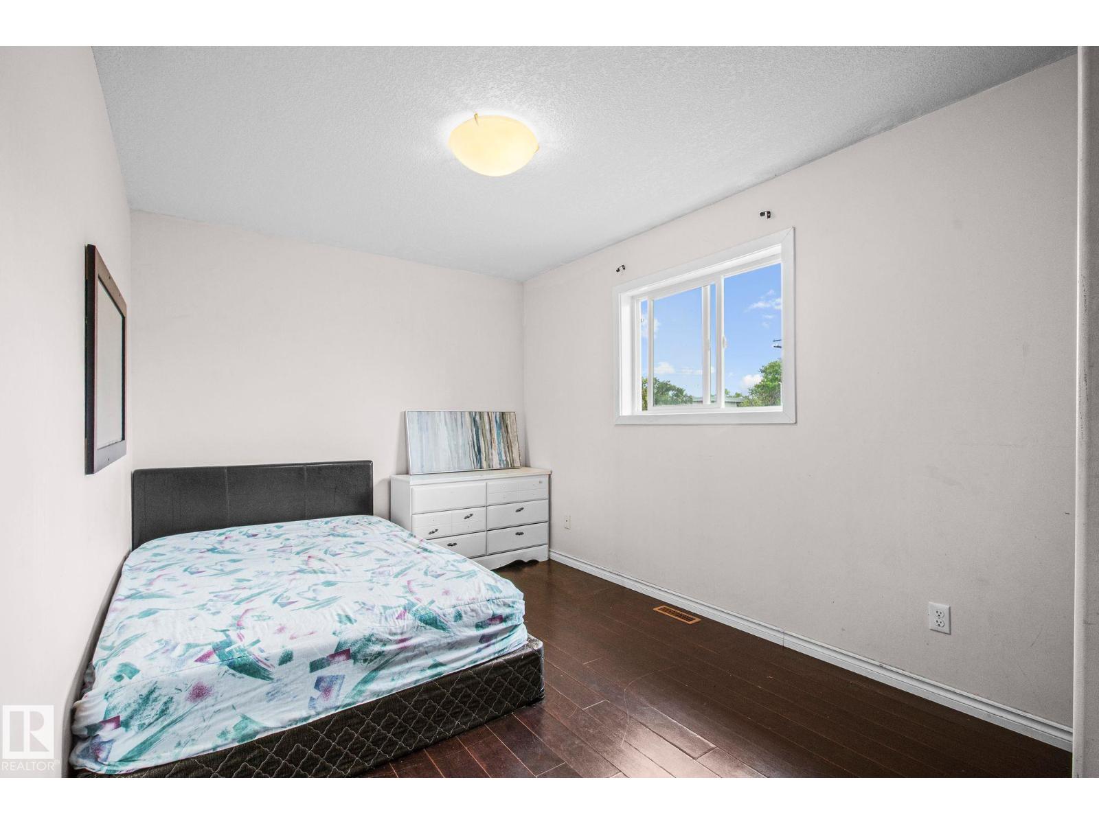 4806 117 AVE NW - 43