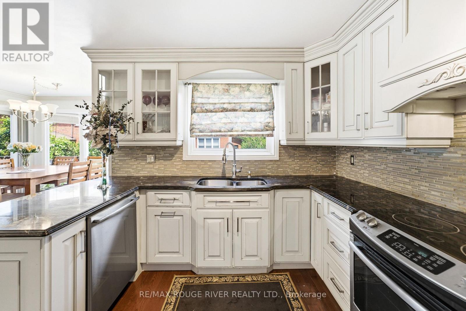 51 SUGARBUSH SQUARE - 11