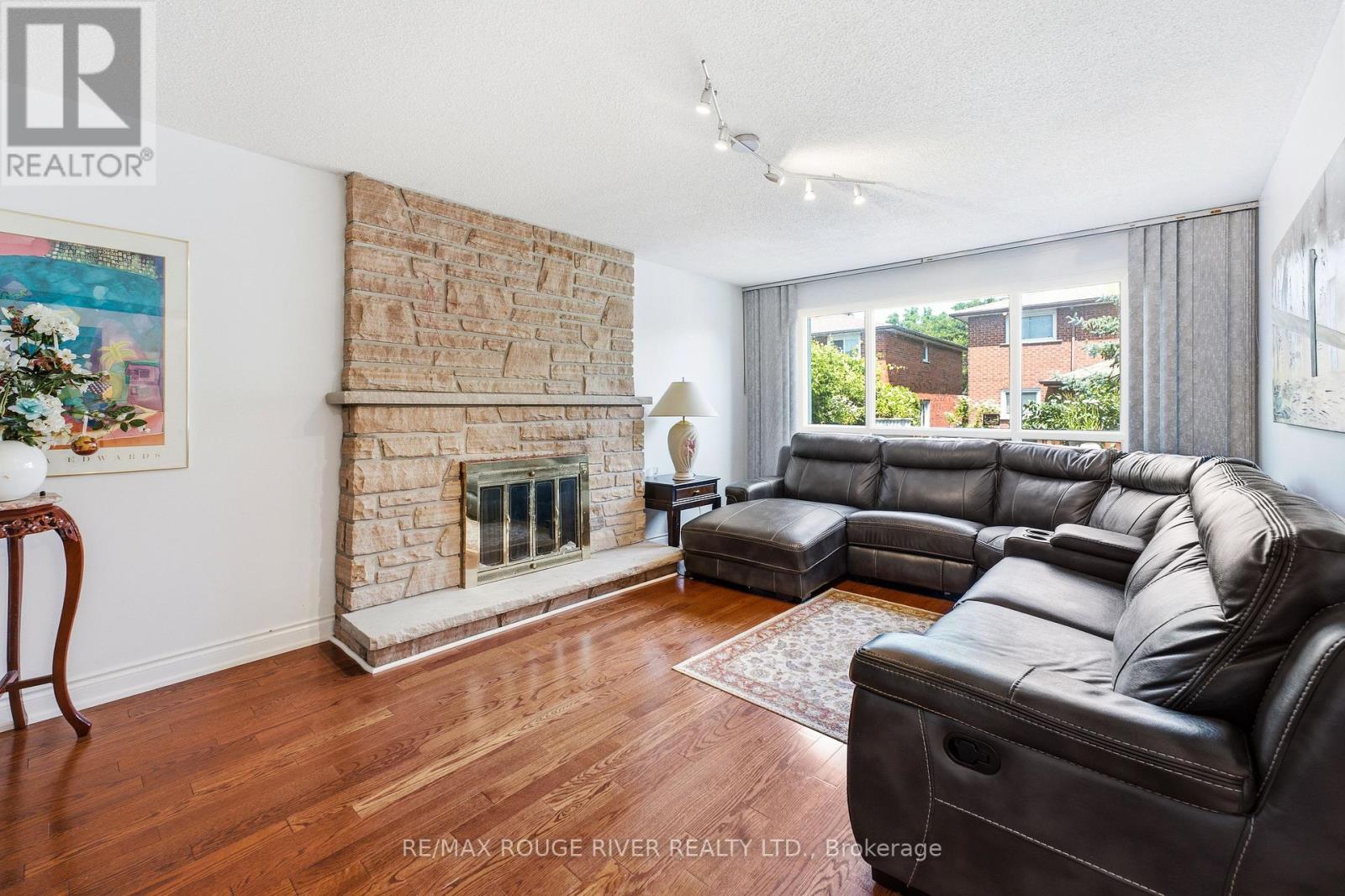 51 SUGARBUSH SQUARE - 15