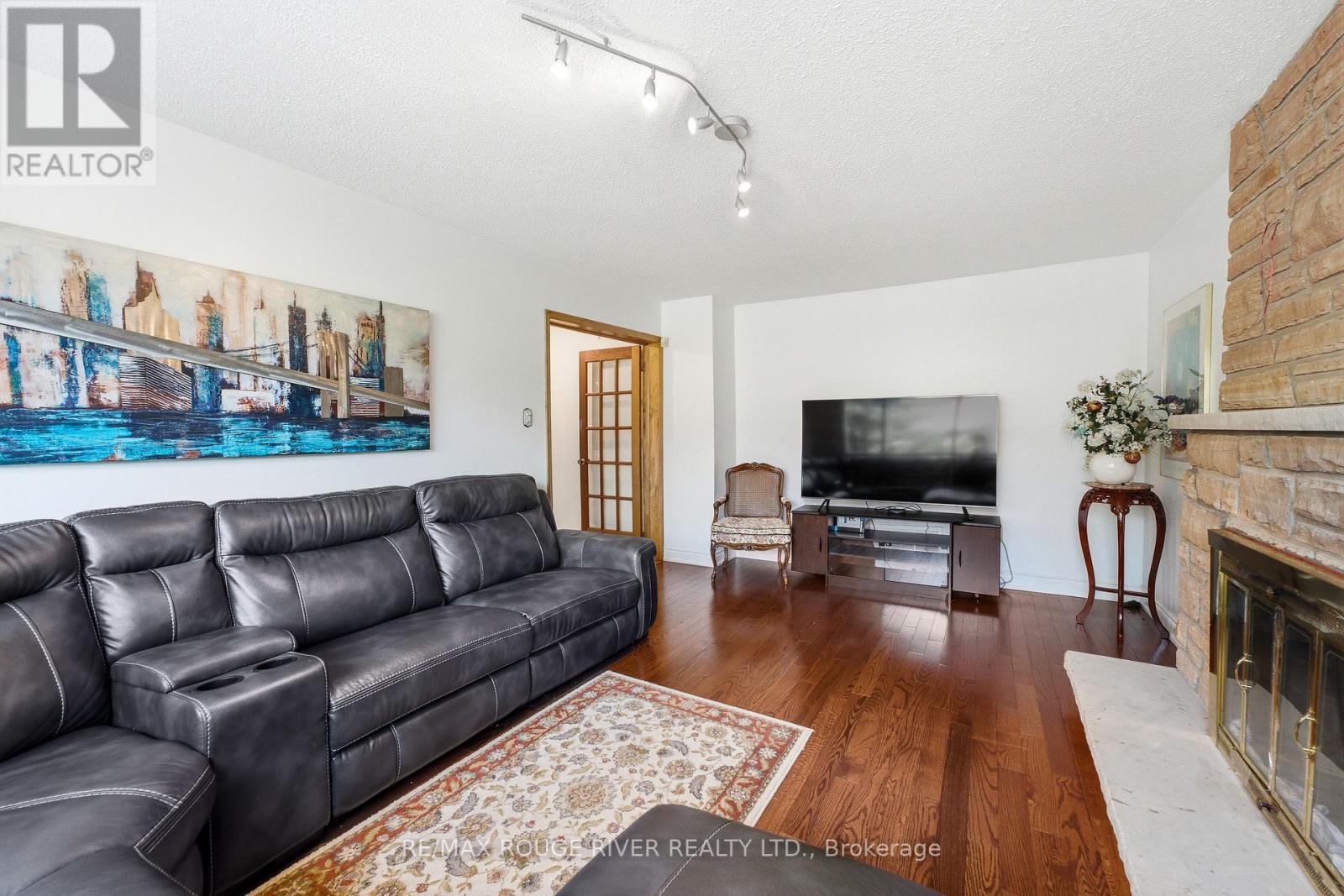 51 SUGARBUSH SQUARE - 16