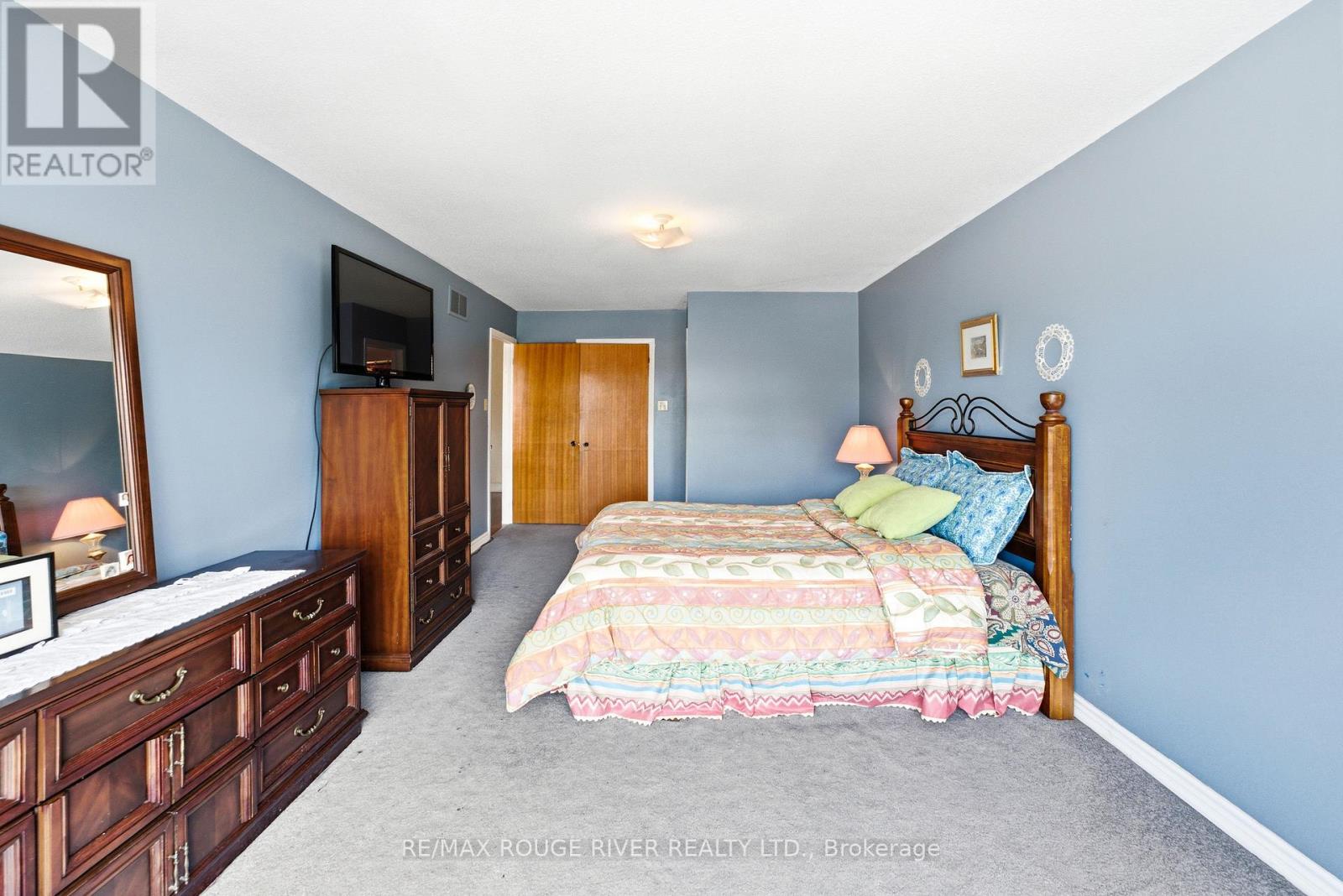 51 SUGARBUSH SQUARE - 23