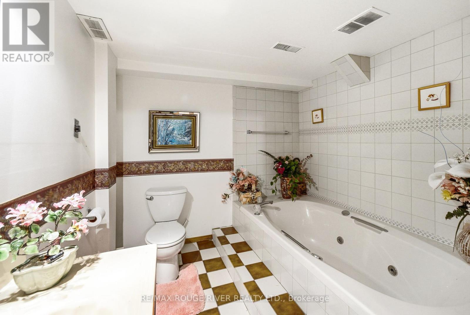 51 SUGARBUSH SQUARE - 33