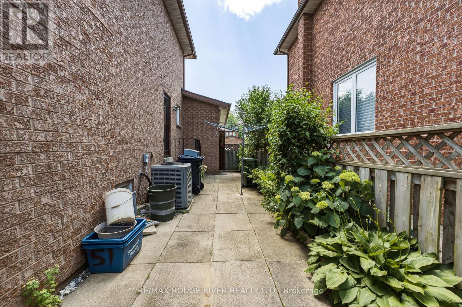 51 SUGARBUSH SQUARE - 47